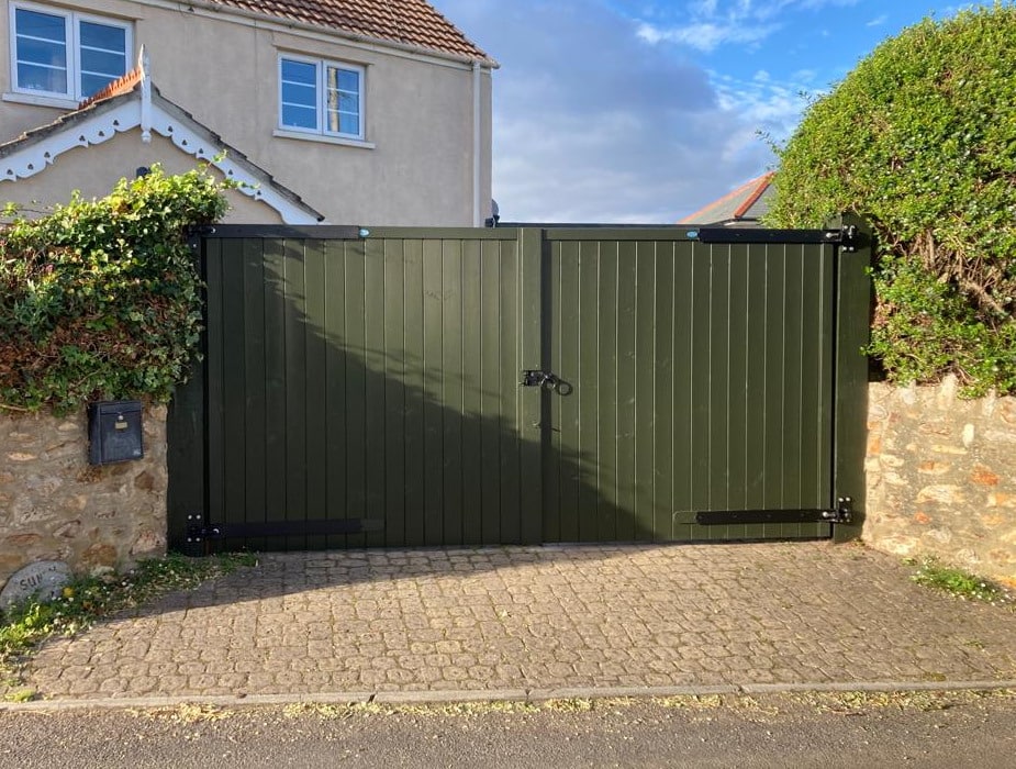 Flat top driveway gate - The Brentwood