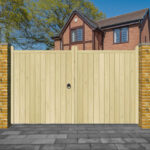 Wooden Driveway Gates - The Brentwood - Flat Top