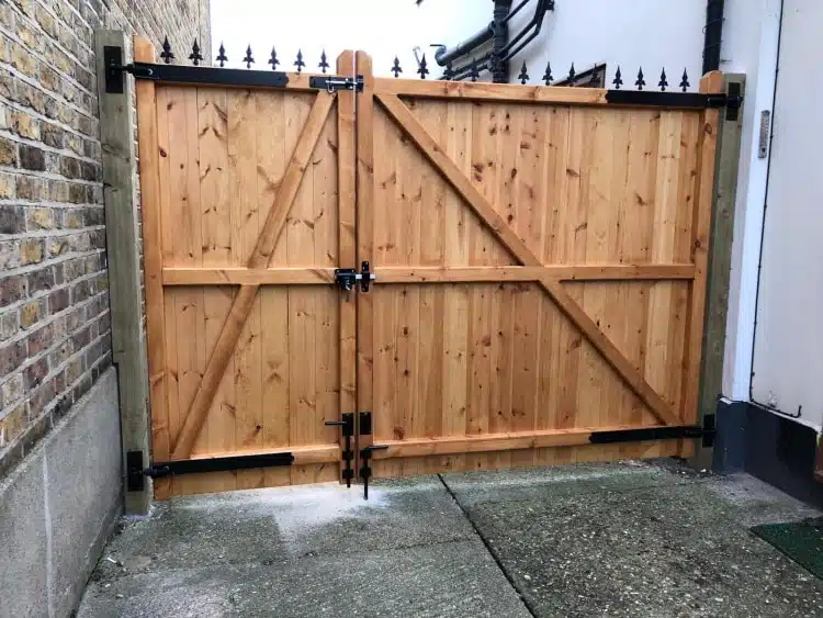 3-4 Split Driveway Gates - The London