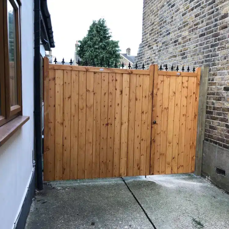 3-4 Split Driveway Gates - The London