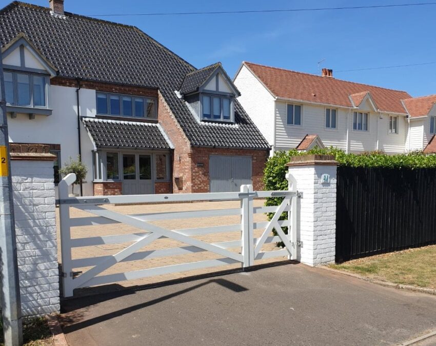 Arch Top Fied Gate in White