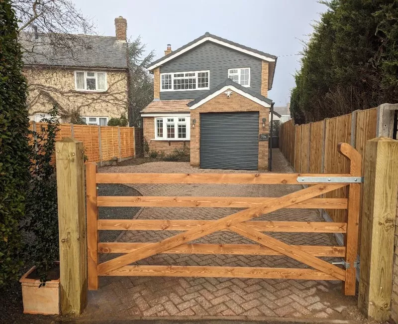 Arch top field gate