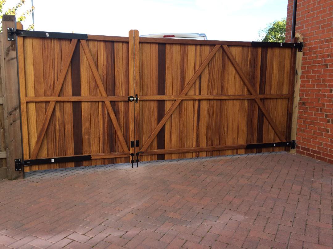 Brentwood Hardwood Split Gate - rear