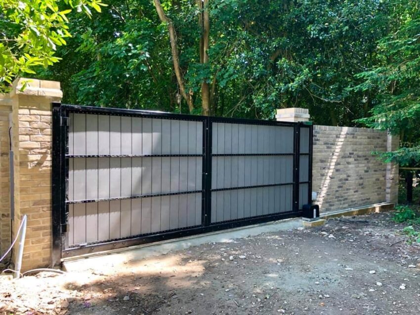 Composite Sliding Gate - The York rear