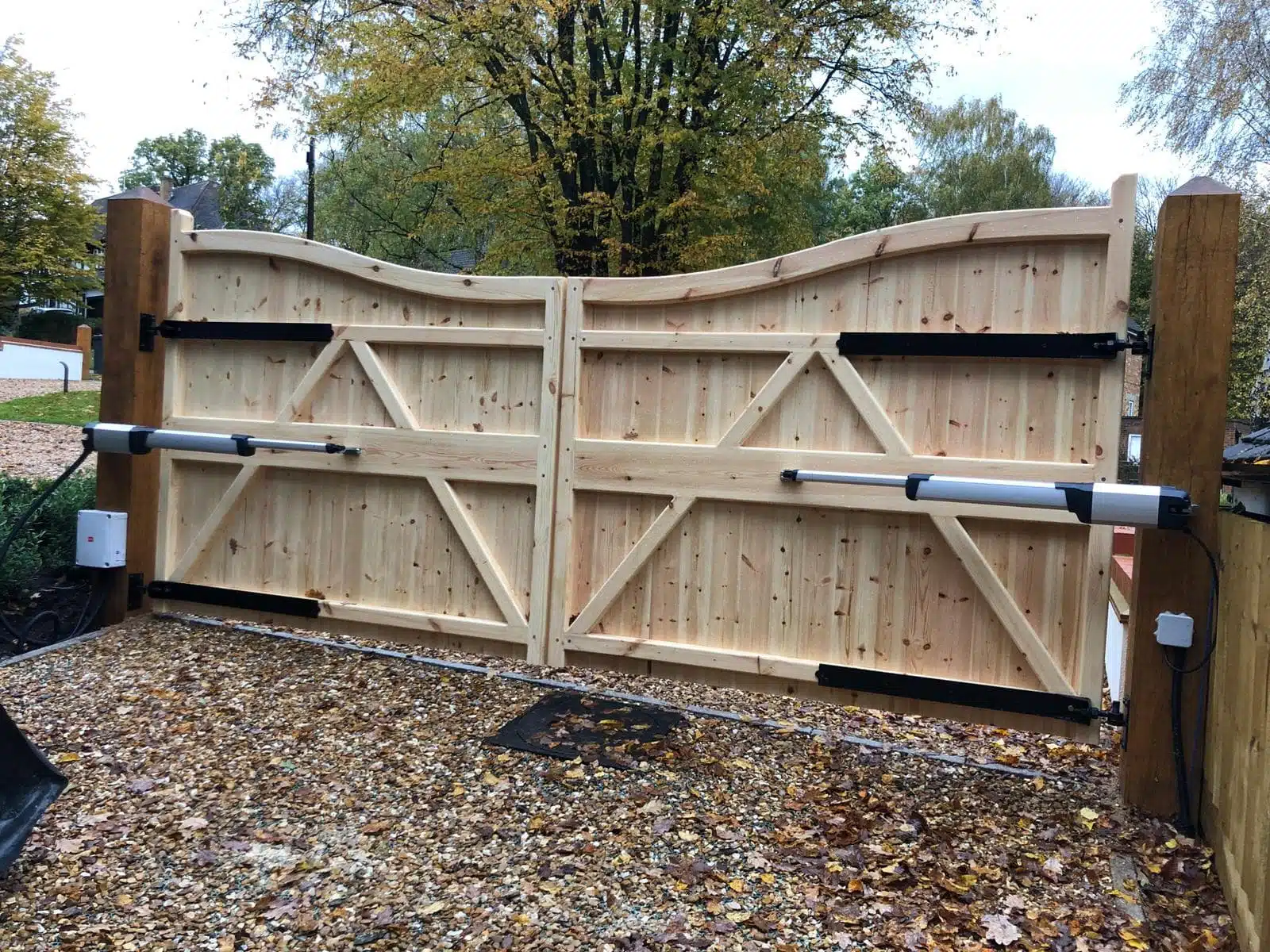 Double Bow Driveway Gate - Wood - rear