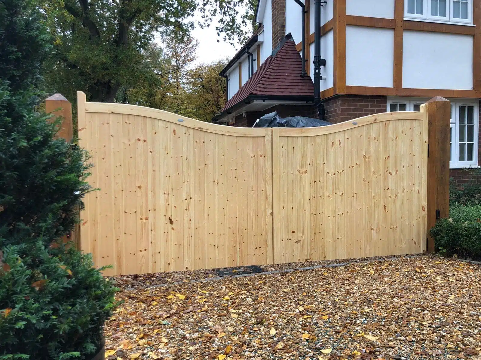 Double Bow Driveway Gate - Wood