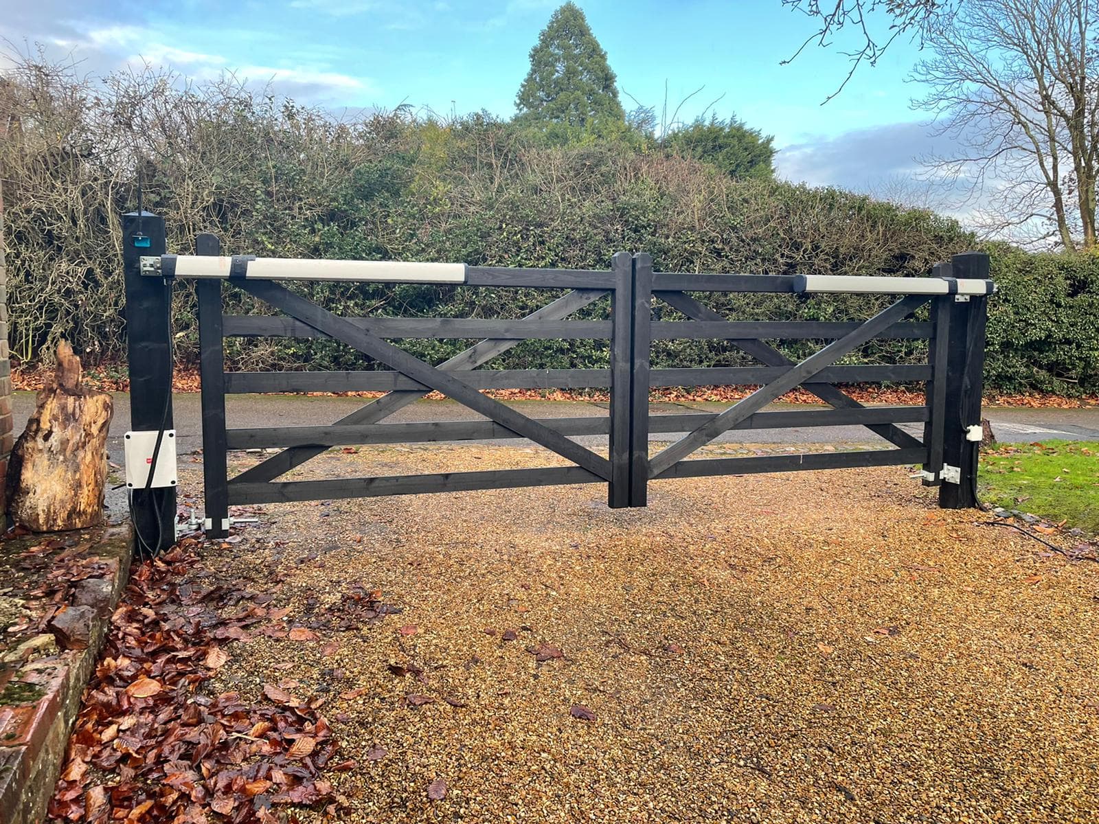 Double Cross Field Gate with automation