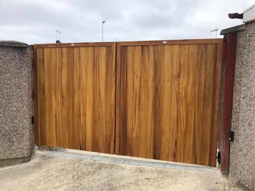 Guildford Hardwood Driveway Gate
