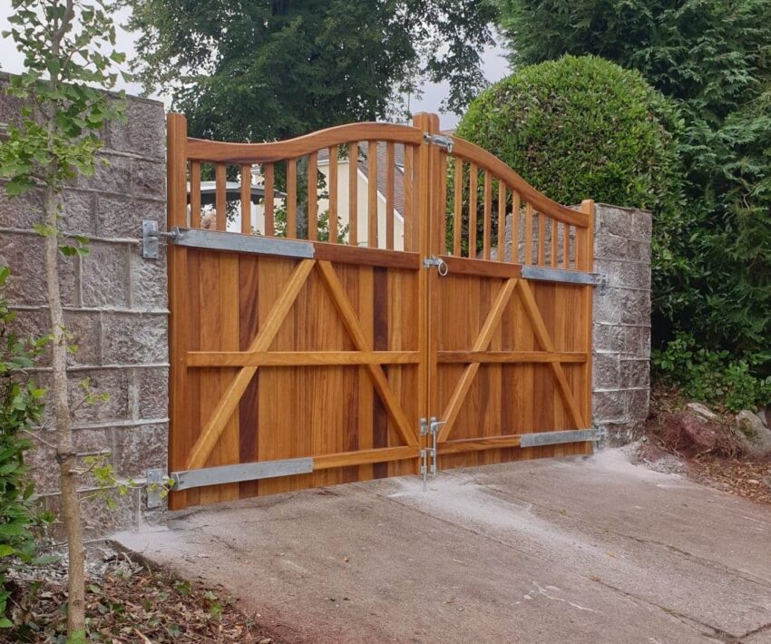 Hardwood Driveway Gate - The Torbay