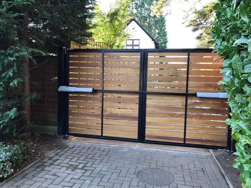 Kingston Driveway Gate - rear view