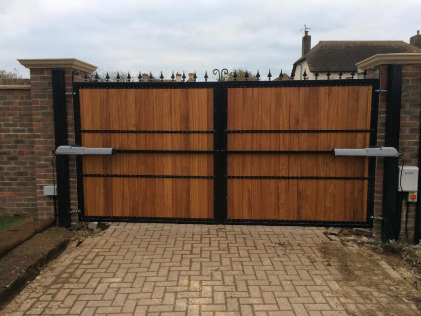 Middleton Driveway Gate rear