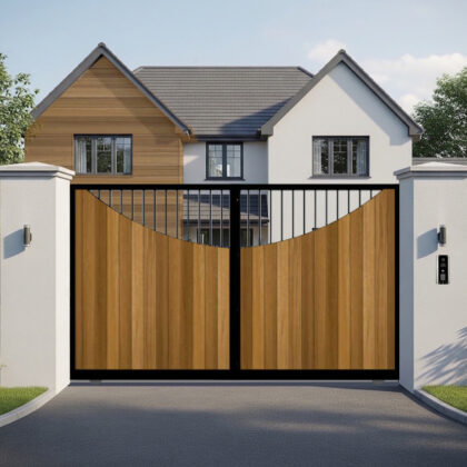 Sliding Gate - vertital Cladded - The Lyndhurst