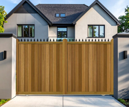 Sliding Gates in Hardwood - Flat Top - The London