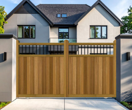 Sliding Gates in Hardwood - Flat Top with Spindles - The Shrewsbury High