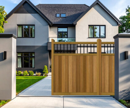 Sliding Gates in Hardwood - Flat Top with Spindles - The Shrewsbury High - opening