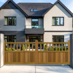 Sliding Gates in Hardwood - with Spindles - The Baywood