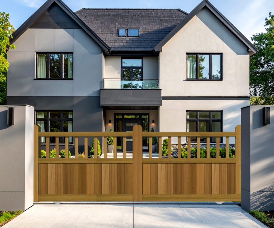 Sliding Gates in Hardwood - with Spindles - The Baywood