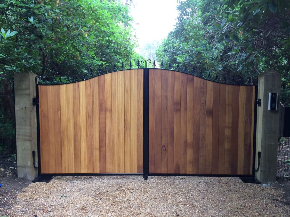 Stratford Driveway Gate with Underground Automation and Intercom