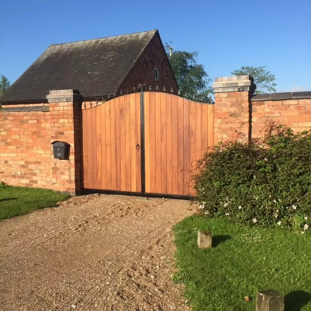 Stratford Driveway Gate