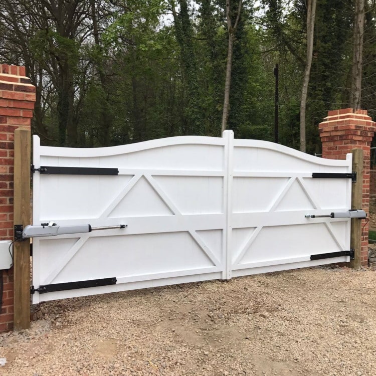 Double swan driveway gate in white with BFT automation.