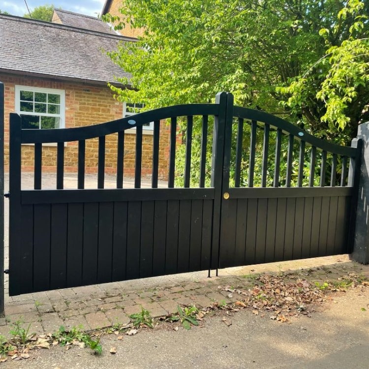 Wooden Driveway Gate - The Torbay