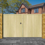 Wooden Driveway Gates - The Guildford - Flat Top