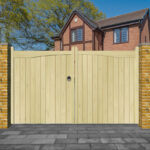 Wooden Driveway Gates - The Pettswood - Flat Top