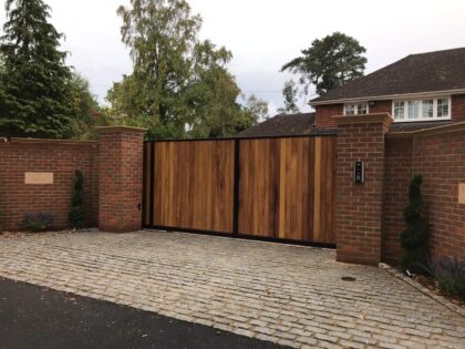 York Sliding Gate with Predator Intercom