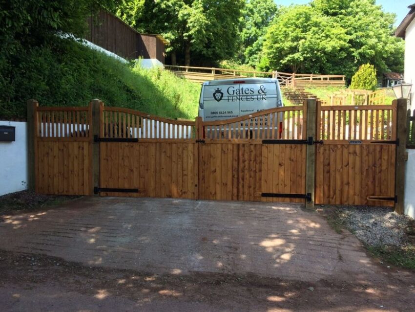 Wooden Driveway Gates - The Heritage - Image 7