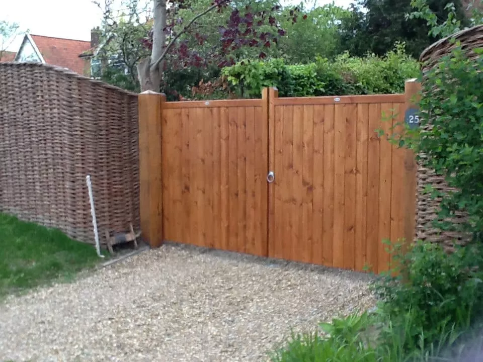 Brentwood Driveway Gate - flat top design