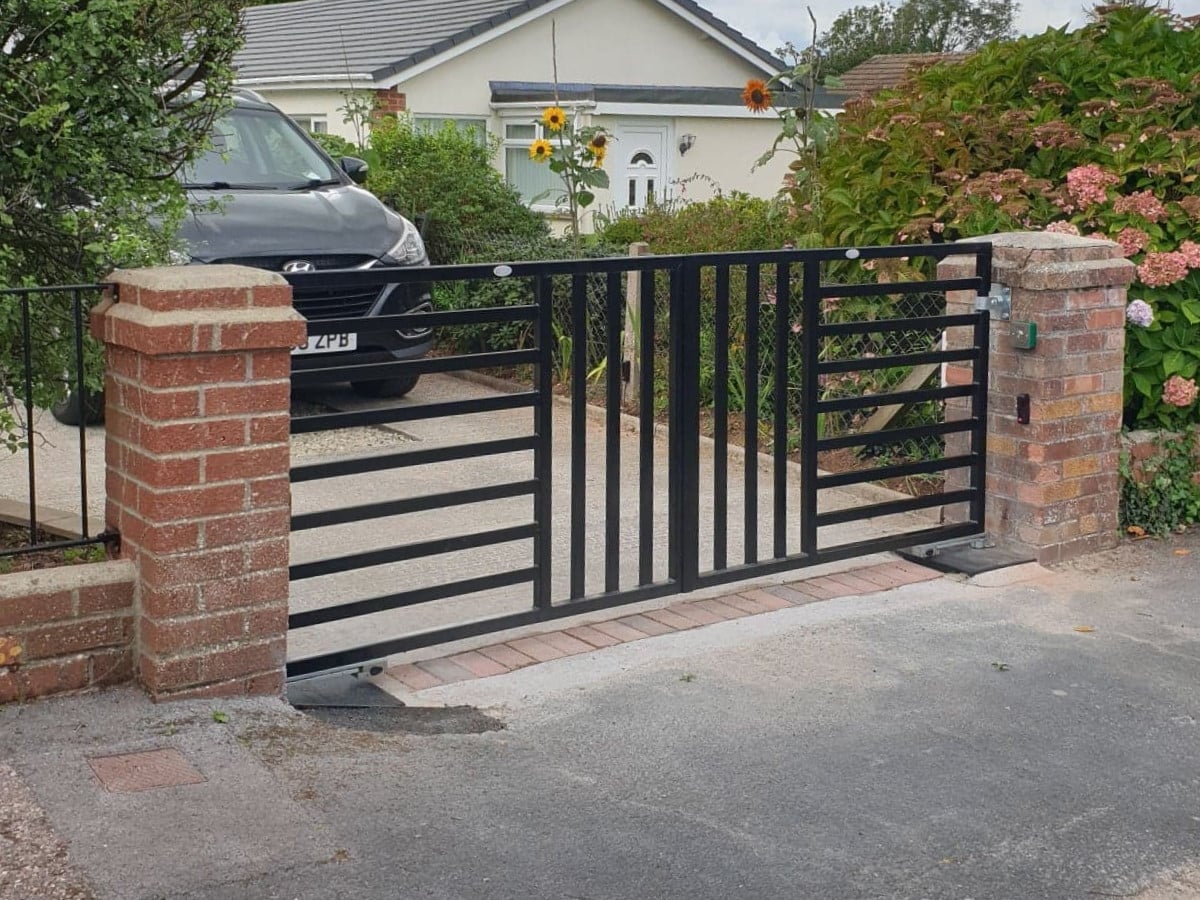 Steel driveway outlet gates