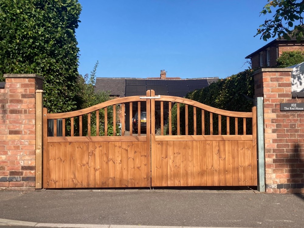 Torbay Driveway Gates in softwood 2