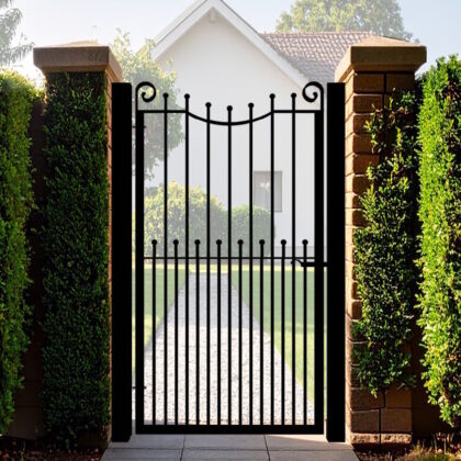 Metal-side-gate-The-Peacehaven-Gates-and-Fences-UK