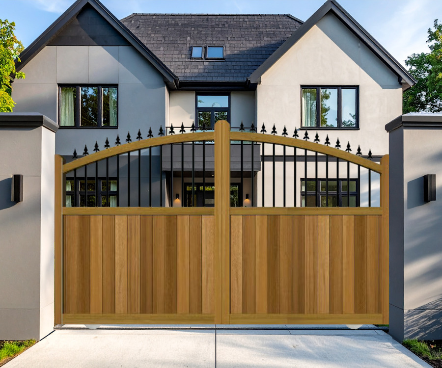 Sliding Gates in Hardwood - Bow top with Spindles - The Woodbridge