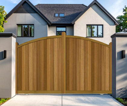 Sliding Gates in Hardwood - BowTop - The Chappelwood
