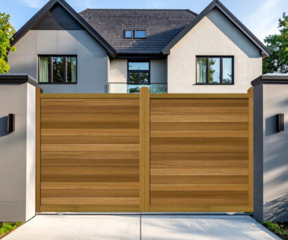 Sliding Gates in Hardwood - Flat Top - The Derby
