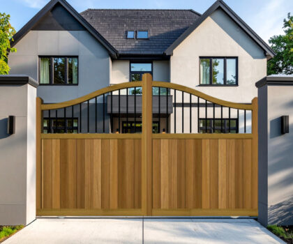 Sliding Gates in Hardwood - Swan Top with Spindles - The Suffolk
