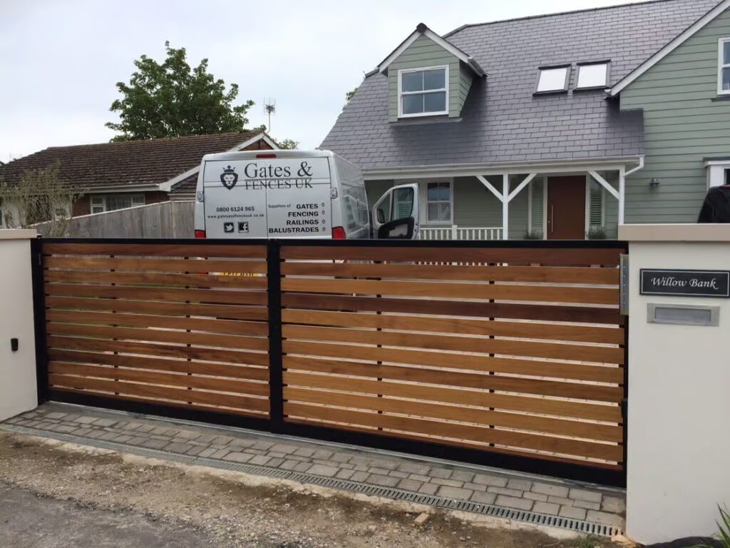 Kingston-Driveway-Gate-modern-design-2-1