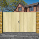 Flat Top Wooden Driveway Gate - The Ascot