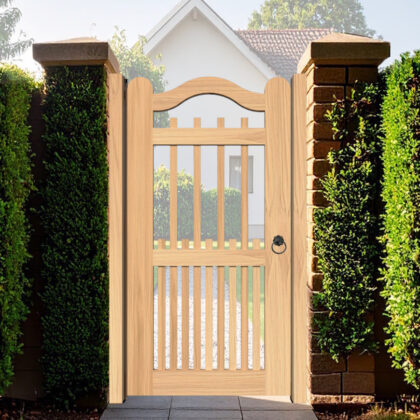 Pedestrian Gate in Oak - Swan top with spindles - The dartmouth
